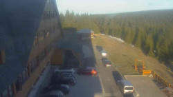 Parkoviště a hlavní vchod