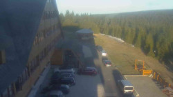 Parkoviště a hlavní vchod