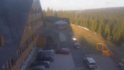 Parkoviště a hlavní vchod