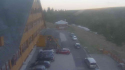 Parkoviště a hlavní vchod