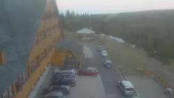 Parkoviště a hlavní vchod