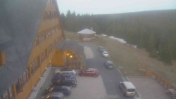 Parkoviště a hlavní vchod