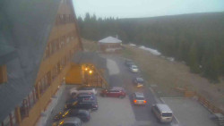 Parkoviště a hlavní vchod