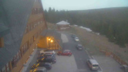 Parkoviště a hlavní vchod