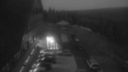 Parkoviště a hlavní vchod