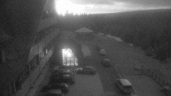 Parkoviště a hlavní vchod