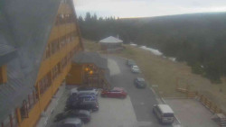 Parkoviště a hlavní vchod