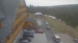 Parkoviště a hlavní vchod