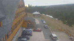 Parkoviště a hlavní vchod