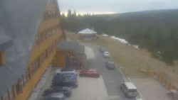 Parkoviště a hlavní vchod