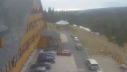 Parkoviště a hlavní vchod