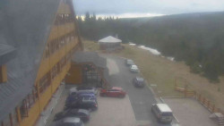 Parkoviště a hlavní vchod