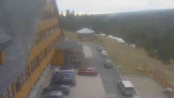 Parkoviště a hlavní vchod