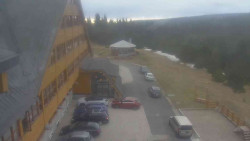 Parkoviště a hlavní vchod