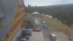 Parkoviště a hlavní vchod