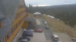 Parkoviště a hlavní vchod