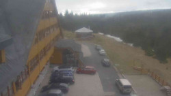 Parkoviště a hlavní vchod