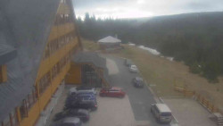 Parkoviště a hlavní vchod