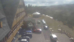 Parkoviště a hlavní vchod