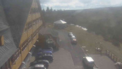 Parkoviště a hlavní vchod