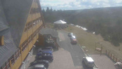 Parkoviště a hlavní vchod