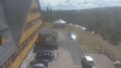 Parkoviště a hlavní vchod