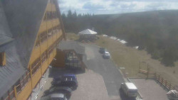 Parkoviště a hlavní vchod