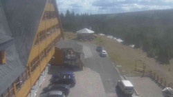 Parkoviště a hlavní vchod