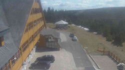 Parkoviště a hlavní vchod