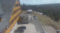 Parkoviště a hlavní vchod