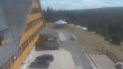 Parkoviště a hlavní vchod