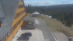 Parkoviště a hlavní vchod