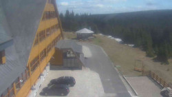 Parkoviště a hlavní vchod