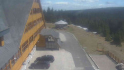 Parkoviště a hlavní vchod