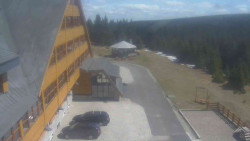 Parkoviště a hlavní vchod