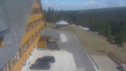 Parkoviště a hlavní vchod