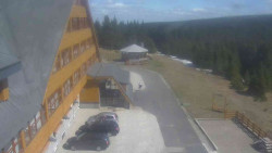 Parkoviště a hlavní vchod