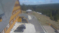 Parkoviště a hlavní vchod