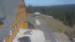 Parkoviště a hlavní vchod