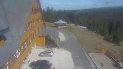 Parkoviště a hlavní vchod