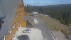 Parkoviště a hlavní vchod