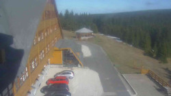 Parkoviště a hlavní vchod