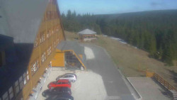 Parkoviště a hlavní vchod