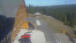 Parkoviště a hlavní vchod