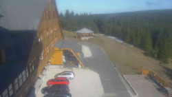 Parkoviště a hlavní vchod