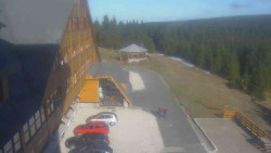 Parkoviště a hlavní vchod