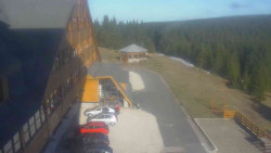 Parkoviště a hlavní vchod