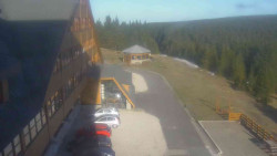 Parkoviště a hlavní vchod