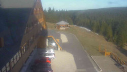 Parkoviště a hlavní vchod