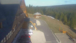 Parkoviště a hlavní vchod